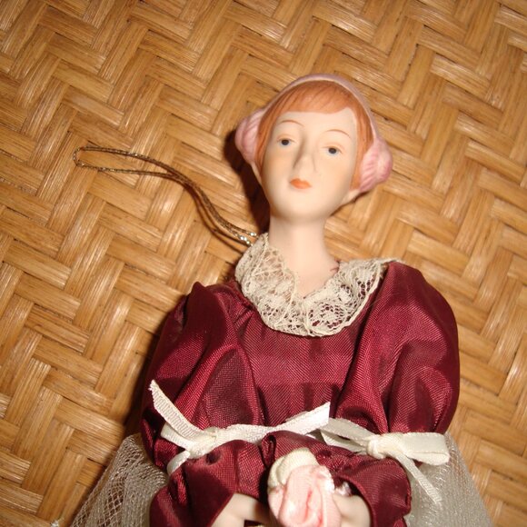 Vintage Porcelain Ballerina Ornament Figurine with Tulle Skirt - Picture 2 of 7